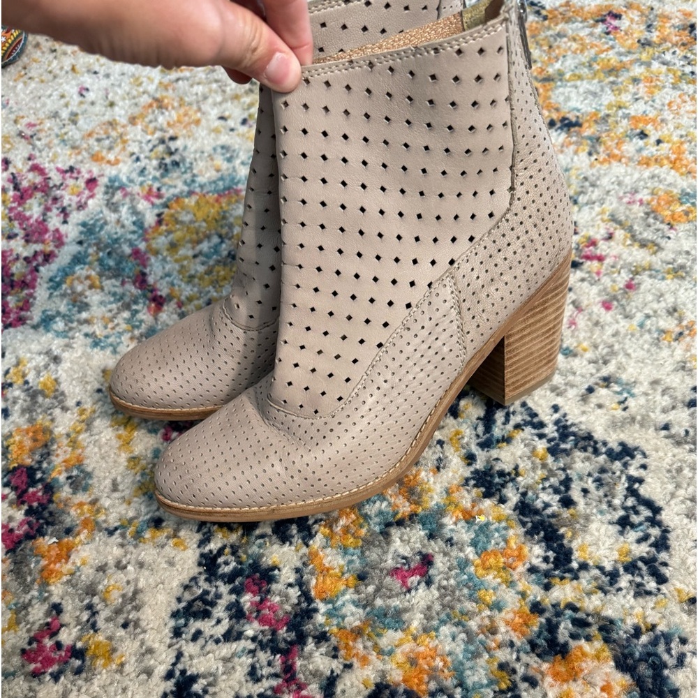 Diba True booties size 8.5